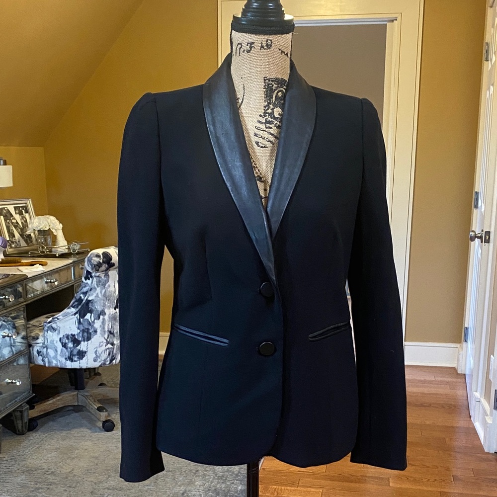 Lord & Taylor Tuxedo Black Blazer with Leather Accents. Sz 8P. EUC